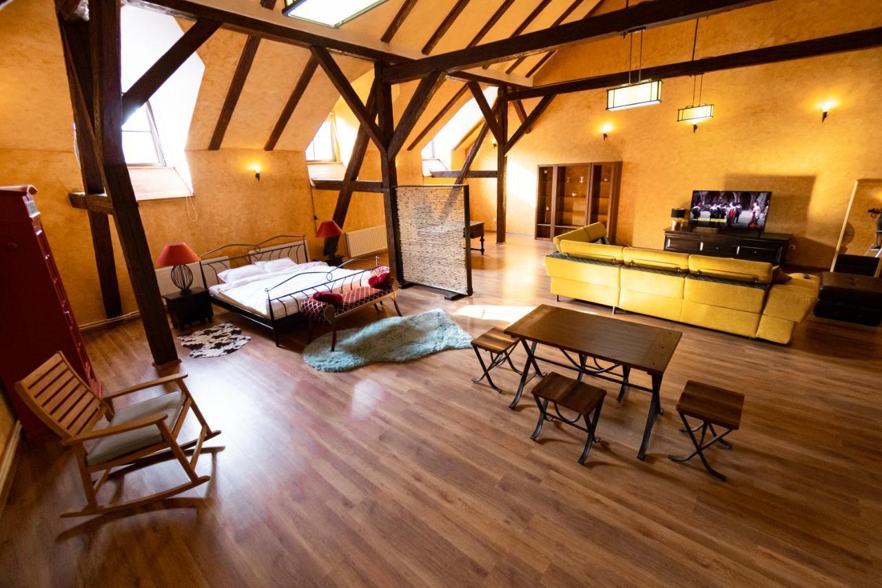 The Attic - Large Open-Space In The Old Town Of Brasov, Minutes Away From The Black Church Екстер'єр фото