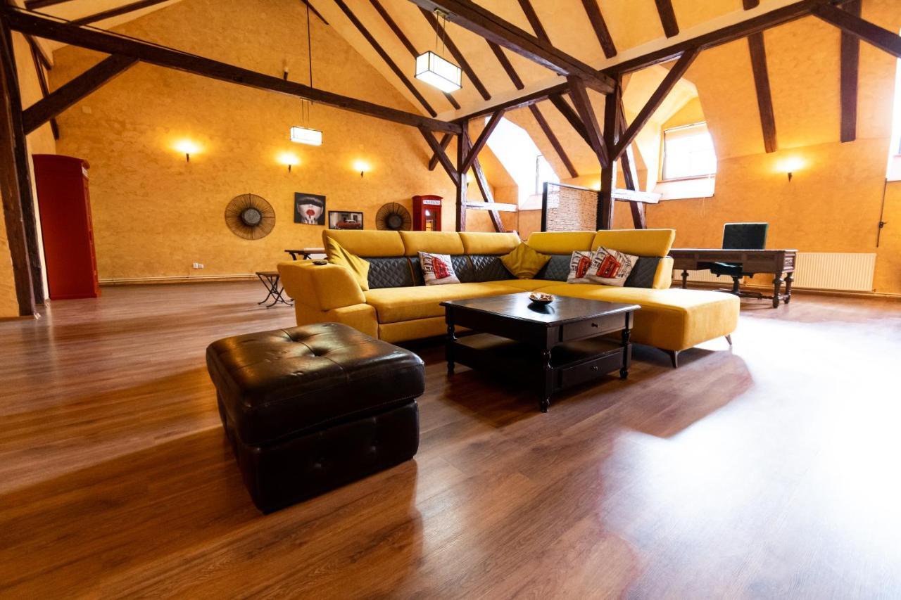 The Attic - Large Open-Space In The Old Town Of Brasov, Minutes Away From The Black Church Екстер'єр фото