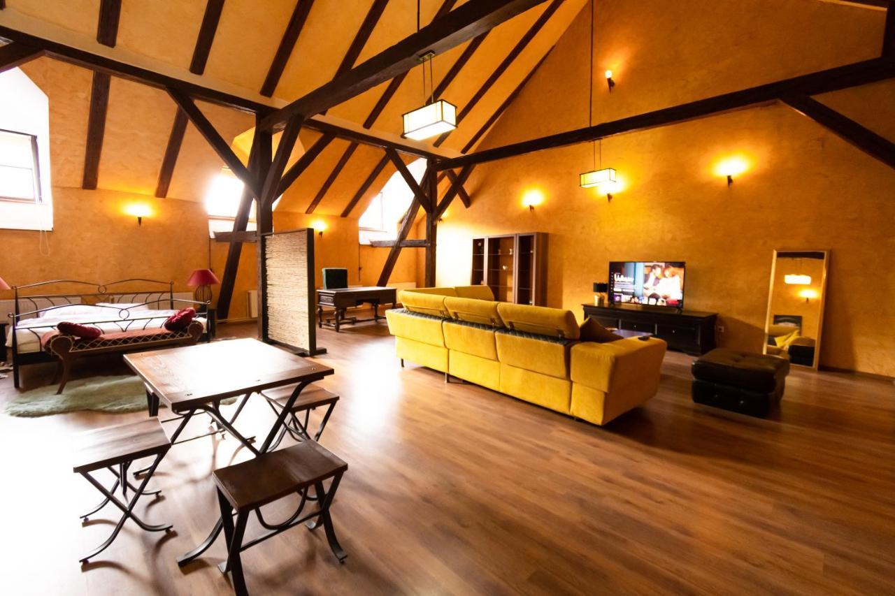 The Attic - Large Open-Space In The Old Town Of Brasov, Minutes Away From The Black Church Екстер'єр фото